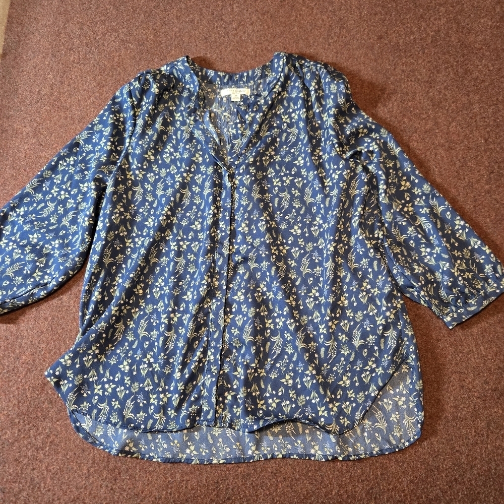Jachs Girlfriend NY Blue Floral Top Medium Blue Yellow White Flowy 3/4 Sleeve